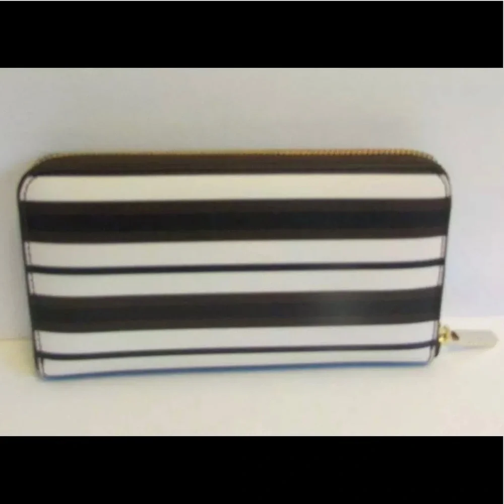 🔥🔥🔥ONE ITEM DEAL OF THE DAY TORY BURCH Authentic WALLET Reduced Buy Now